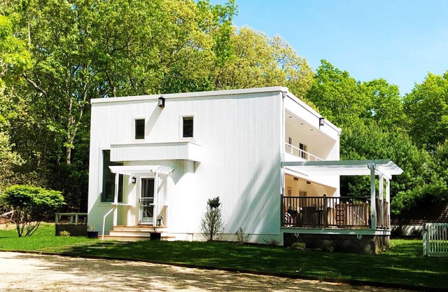 Hamptons House - 4 Bedroom House + 4 Bedroom Cottage with pool