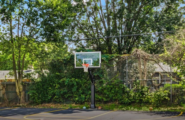 Hancock Park Private 1 Bed with WIFI and Parking