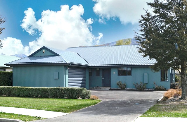 Hanmer Springs 3 Bedroom for Family and Pets + Garage Space.
