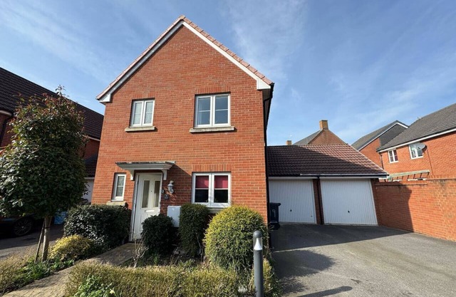 Hanwell House SN25 Long Stays Sleep 5 Free Parking