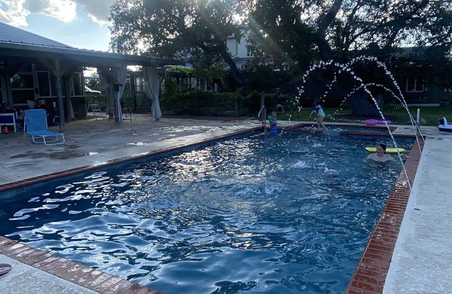 Happy Trails Cowboy Cabin HOT TUB POOL on 12 ac