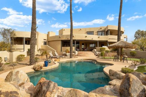 Happy Valley Hideaway Resort-like home with amazing views walking distance to hiking trails