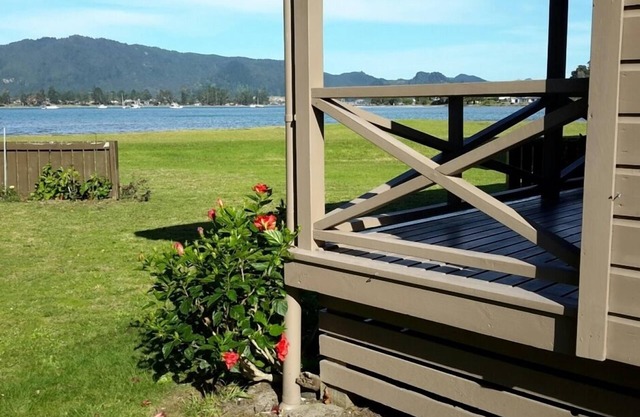 Harbour Views 30 metres from the sea and sand beach.