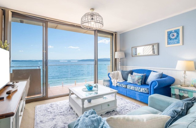 Harbourside 14, 3-7 Soldiers Point Rd - waterfront magic