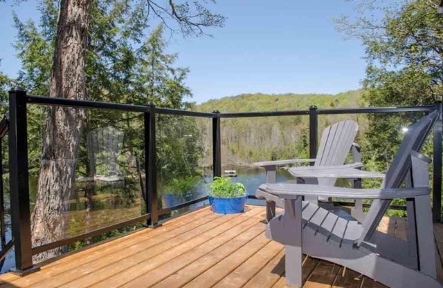 Harcourt on the Hill - Secluded 3BR Cottage w/Sauna, Dock, Kayaks, Wi-Fi