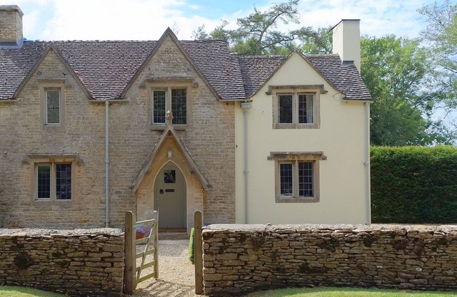 Hare Cottage - pet friendly near Tetbury