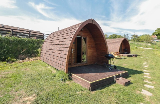 HARE POD, pet friendly, with a garden in Burniston