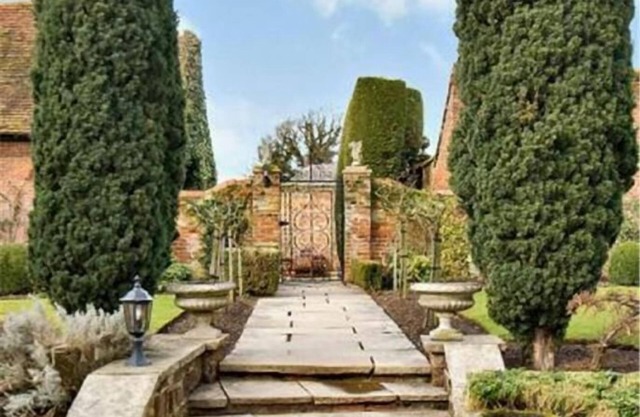 Harlington Manor