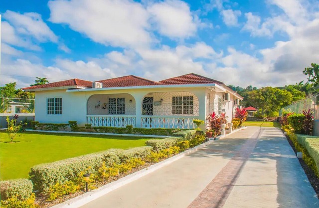 Harmonious Home with 3 Bed and 2 Bath