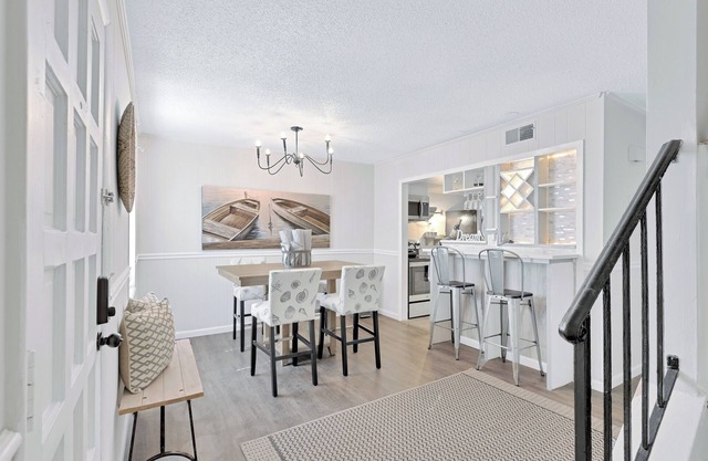 Harmony 2BDR/2 Free Parking/Pool/Pet Friendly