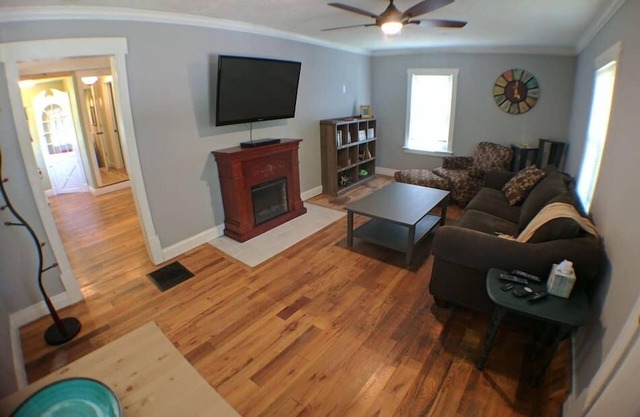 Harper, Two Bedroom House in Historic Loveland