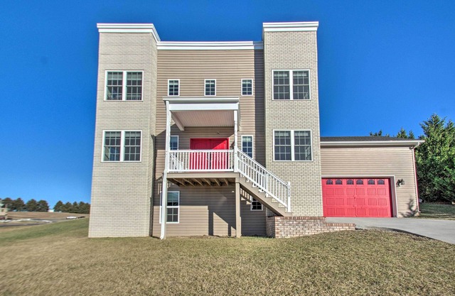 Harrisonburg Retreat w/Hot Tub ~ 2 Mi to JMU
