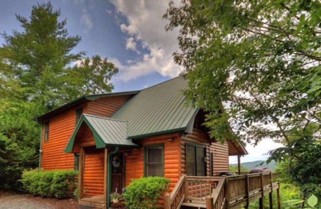 Harvest Moon- Pet Friendly | Entertaining Game Room | Outdoor Fire Pit | Large Hot Tub