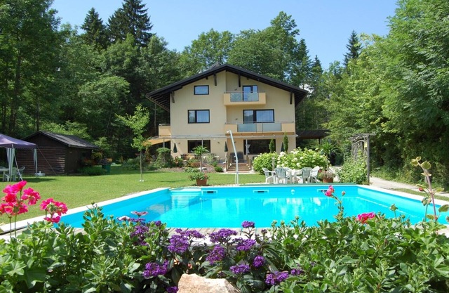 Haus am Wald * Apartment with pool * Lawn * Child-friendly * Beach *