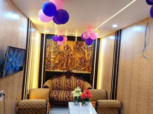 Haveli Heritage - 200 Meters from Nizamuddin Railway Station