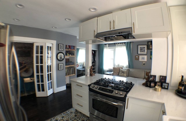Haven for travel nurses & vacationers alike! Cozy modern home 1 block from beach