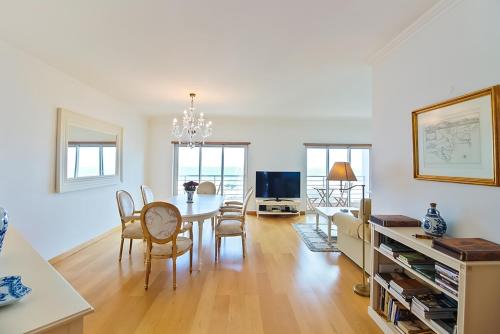 Haven in Lisbon - Exquisite Top Floor with 7 meters Balcony to the Largest Riverfront in Lisbon