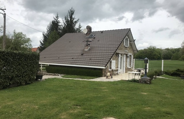 Haven of peace and tranquility at the foot of a private pond of 3 ha