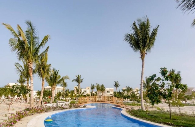 Hawana Salalah Lily 5 Star Apartment with lagon and sea view, swimming pool, gym