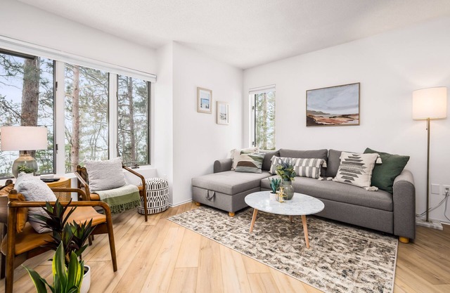 Hawks Nest Hideaway - 2 Bed 2 Bath - Screened In Deck