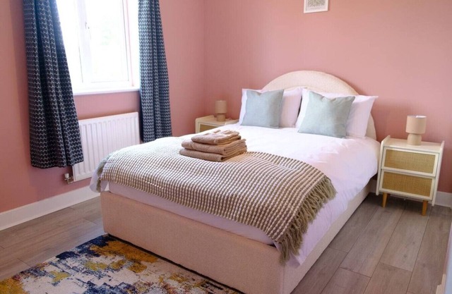 Haydon Stays Swindon (5Bed sleeps 9)