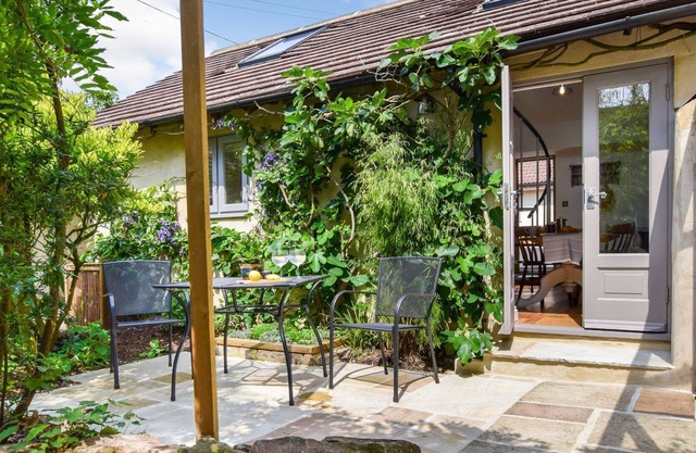 Hayloft at Walnut Farm - sleeps 2 guests in 1 bedroom