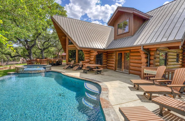 Haynes Hideaway: Secluded Comfort by the Lake!