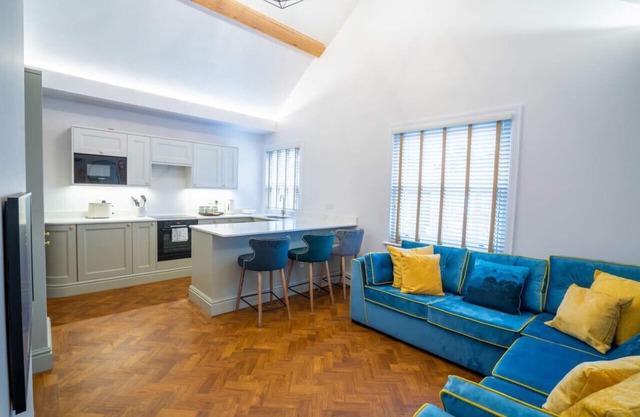 Hazelwick Apartment Is a wonderfuk 2 bedroom Apartment in Crawley with street parking