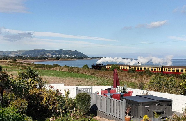 Headland Heights,2 bed apartment,Hot Tub/Sea Views