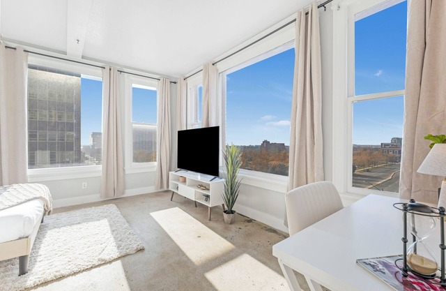 Heart of Downtown; Stylish 1 Bed 1 Bath Sleeps 4