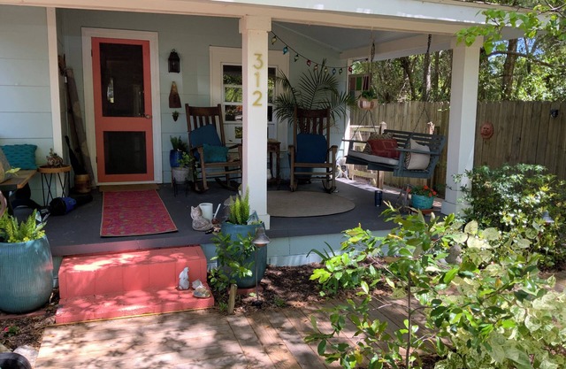 Heart of DT Southport with private, fenced yard! Perfect for pets! Sleeps 4