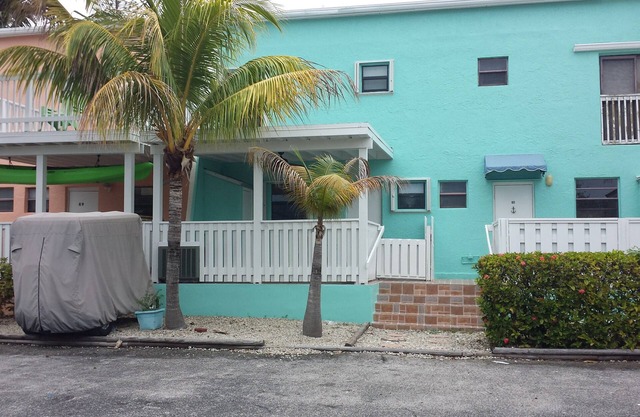 Heart of Key Largo, Private, Just Steps from Pool & Lagoon.