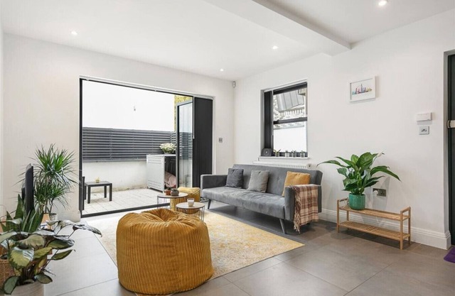 Heart Warming 1 Bed Apt with Private Patio