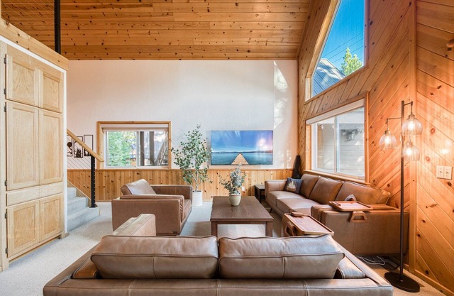 Hearthlight Cabin at Tahoe Donner by Tahoe Getaways - Pet-Friendly 3BR w/Guest Suite