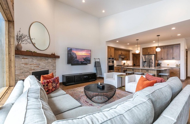 Heartwood Highview, 4 BDRM, Club Amenities Included!