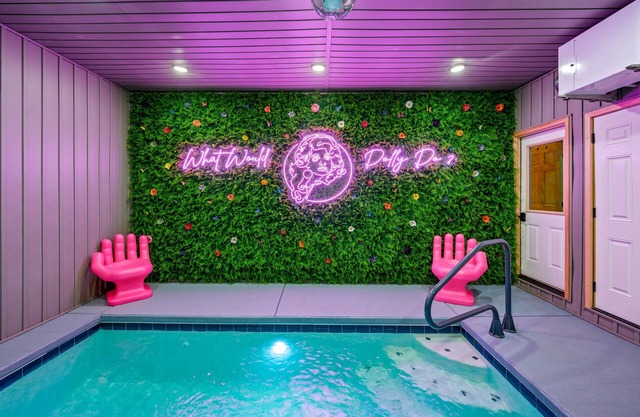 Heated Pool, Arcades, Hot Tub, Sauna, Dolly Vibes