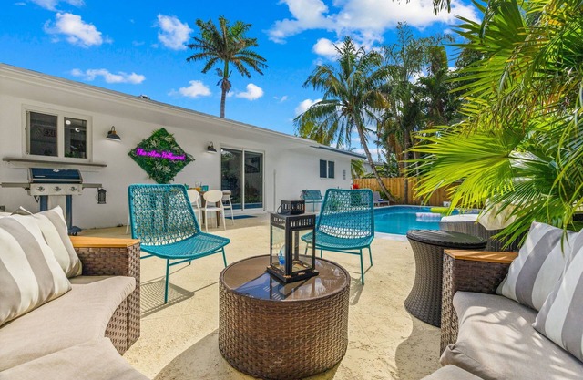 Heated Pool & Beach Gear - The Other Hollywood