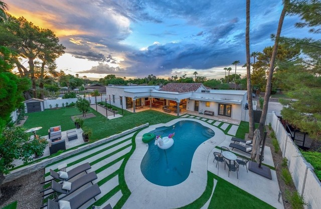 Heated Pool, Bocce Ball, Coffee, & Putting Green
