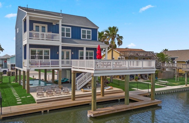 Heated Pool & Hot Tub | 5 Beds | Pets | Boat Slip