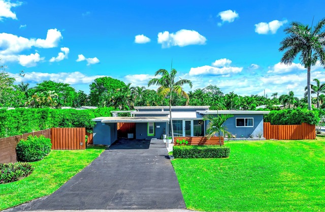 Heated Pool+HotTub! OutDoor Kitchen+Close 2 Beach!