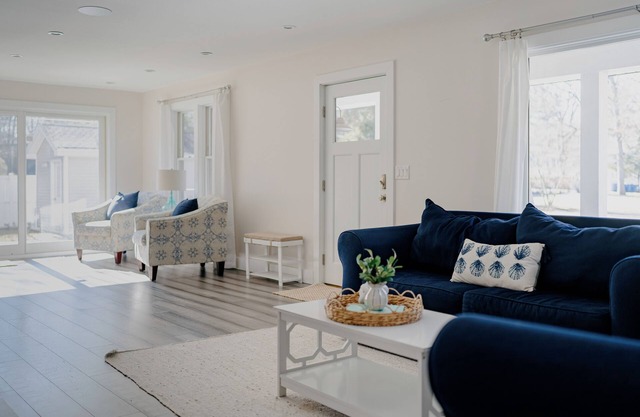 Heated pool in season, 2 blocks to beach, close to playground, golf course