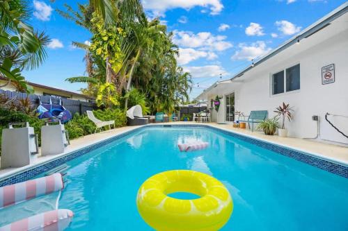 Heated Pool with Beach Gear, The Other Hollywood