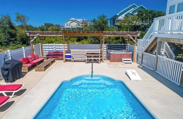 Heated Saltwater Pool, Hot Tub, 5Min Walk to Beach