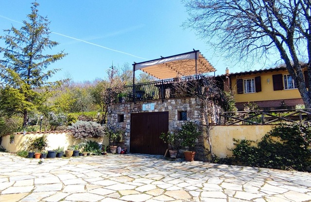 Heaven rural retreat with a stunning view on the lake between Tuscany and Umbria