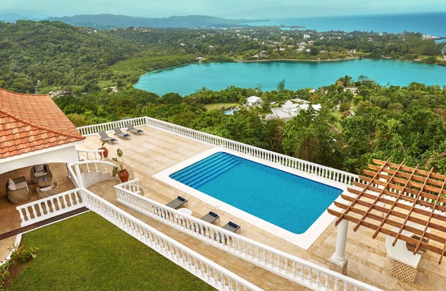 Heaven Villa - We are not on the water, we are above!