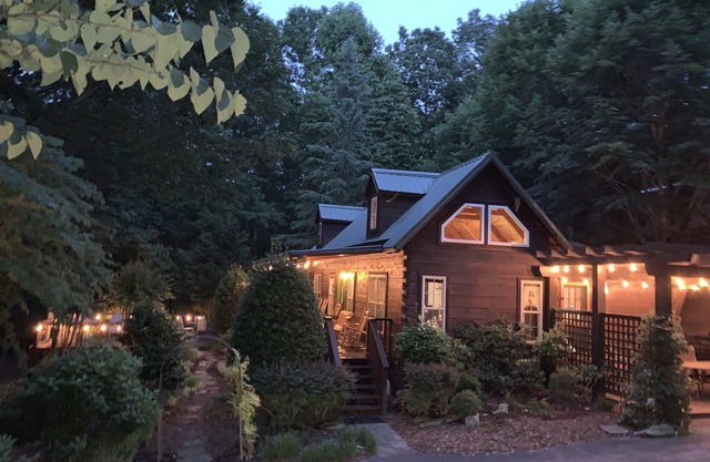 Heaven’s Door Mountain Retreat with Hot Tub