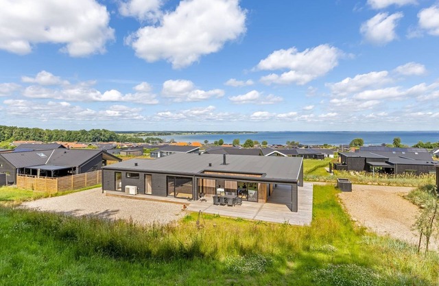 "Heidie" - 600m from the sea by Interhome