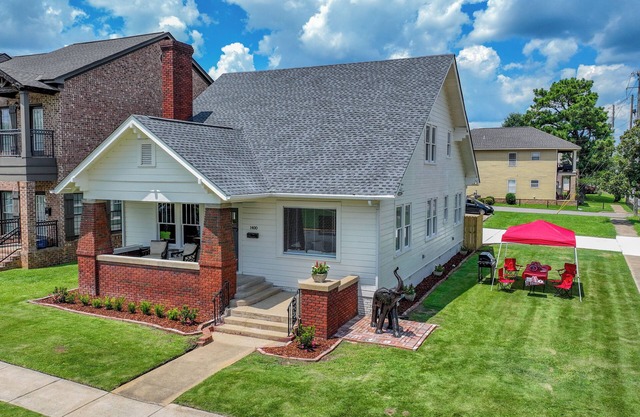 Heisman House - Book for football season! Walk to Stadium!