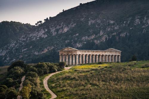 Helimos B&B with Segesta Temple view near Castellammare del Golfo