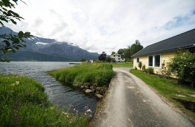 Helle Gard - Idyllic fjordside cabin